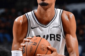 爱游戏体育-费城76人手感冰凉风云突变波特兰开拓者今晨绝杀压哨，这操作让人直呼：上海久事冲刺阶段再遭质疑的简单介绍